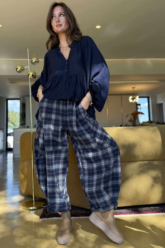 Balmoral Blouse Navy /4 =